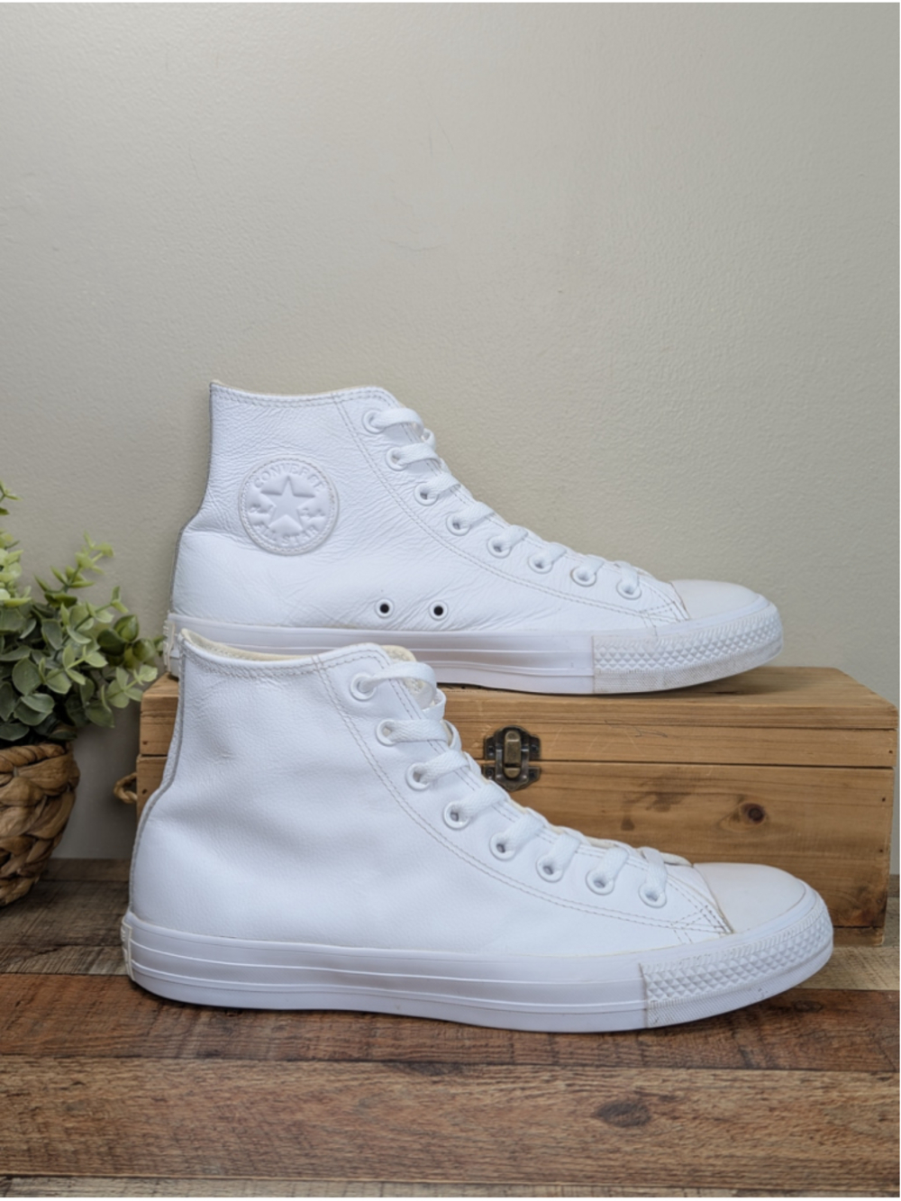 Converse 9 Men's High Top White Leather Chuck Taylor Shoes Sneakers Monochrome
